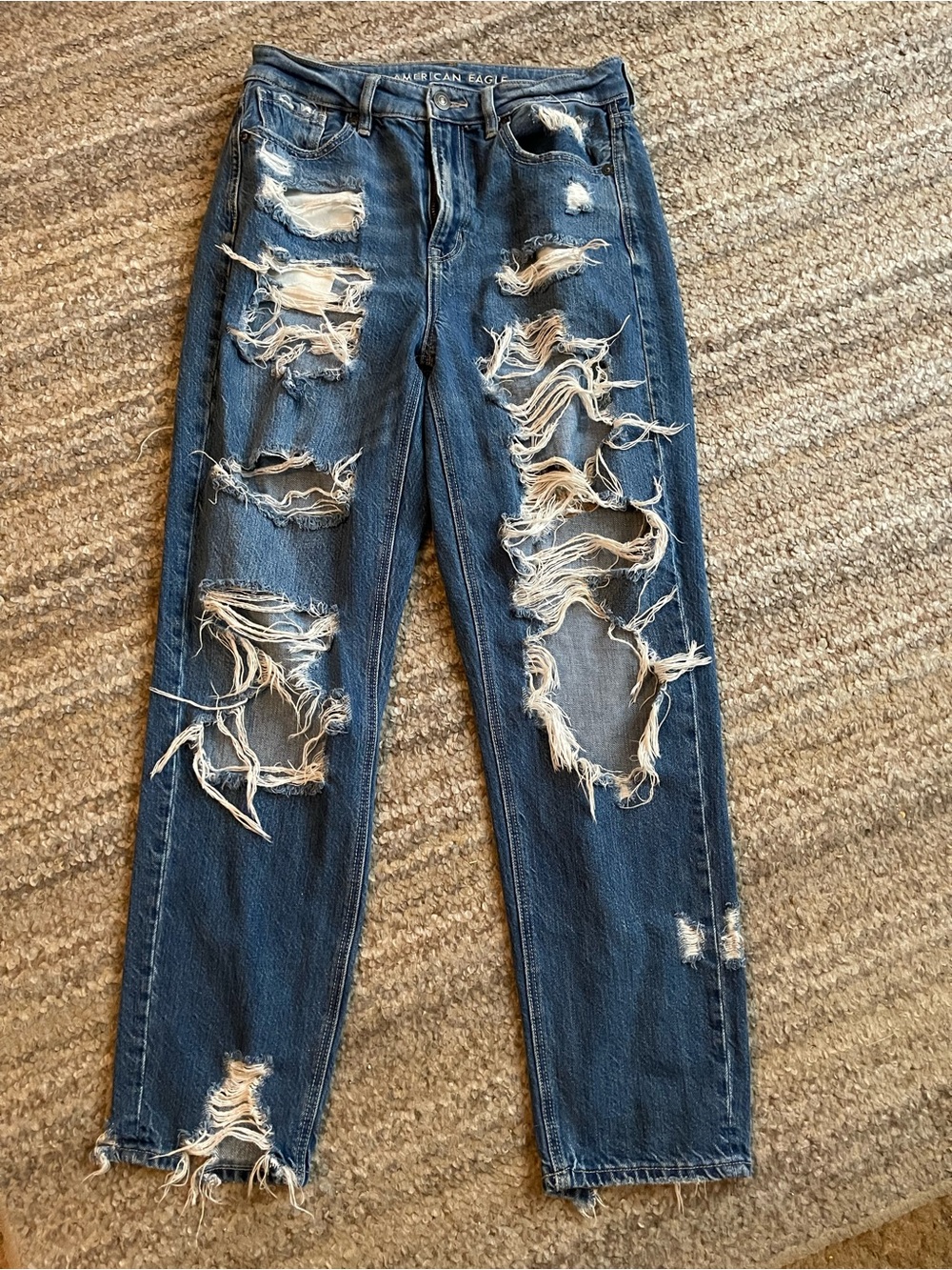 Women’s American Eagle Distressed Jeans 4/R